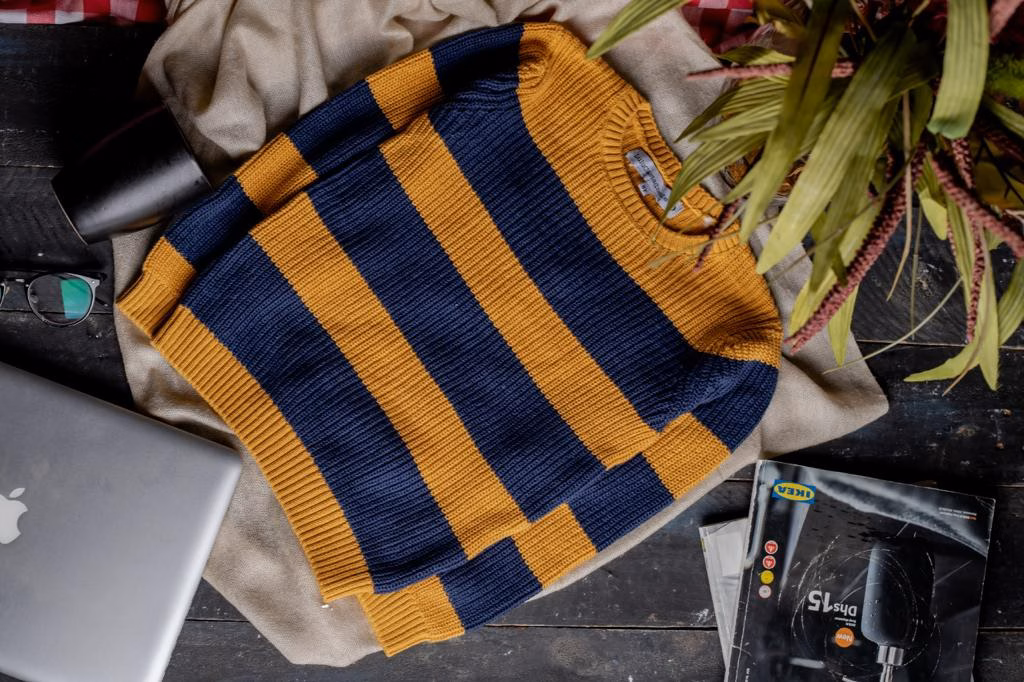 LULU CASTAGNETTE SHETLAND CREW NECK - Yellow/Navy