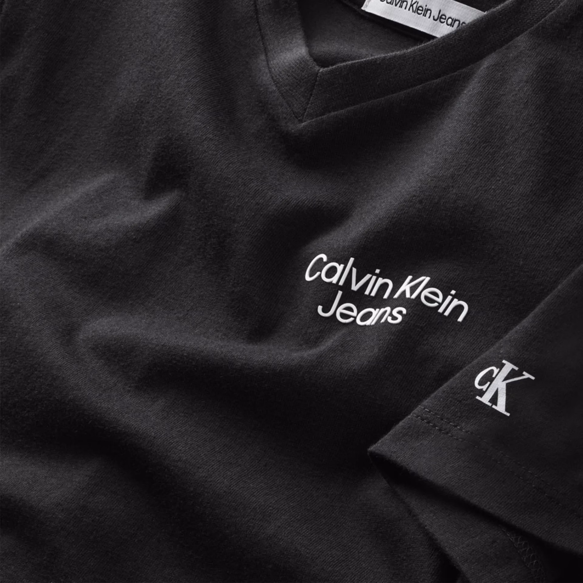 Calvin Klein Jeans Logo V-Neck Tee Black - Image 6